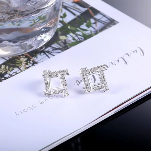 🔥 Classic Cubic Zirconia Wedding Stud Earrings for Women, FB16FA1007 - Picture 3 of 5